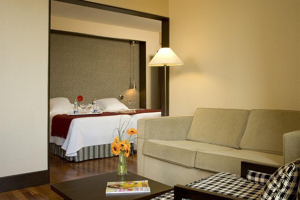 Hotel Nh Canciller Ayala