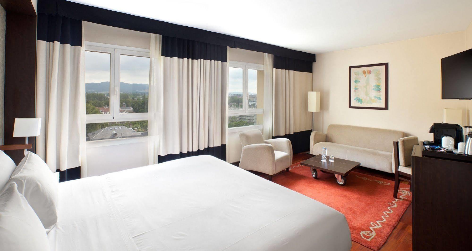 Nh Canciller Ayala Hotel 4*